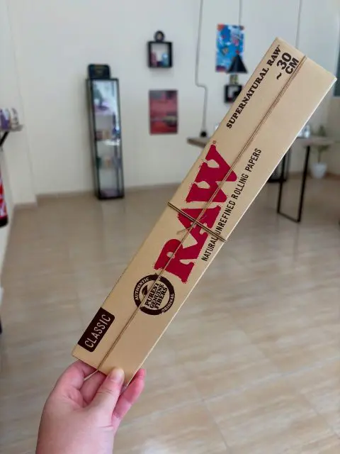 PAPEL RAW EXTRA LARGO 30 cm.
Más largo que tus reglas del colegio 😂
Y a disfrutar del finde.
En tu tienda de Novelda y en la web con envíos gratis a partir de 39€ y a toda la Península con regalo a elegir.
#raw #paper #grow #liligrow #Novelda #Alicante #Monovar #Monforte #LaRomana #Aspe